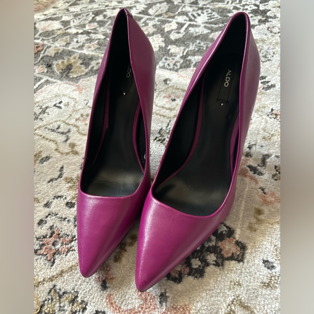 Like New Aldo Fushia Heels Size 8